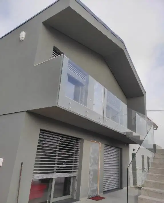 Strà, demolizione controllata e ristrutturazione totale fabbricato