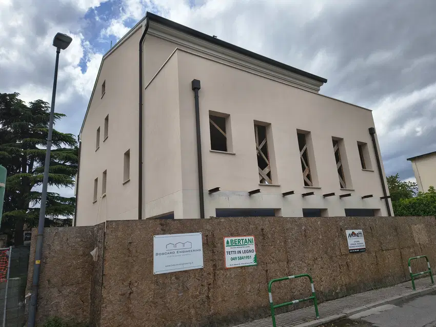 Demolizione e nuova costruzione edificio residenziale-commerciale