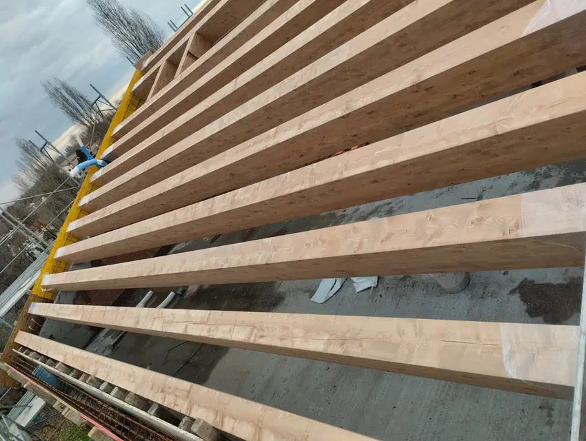 Demolizione e nuova costruzione edificio residenziale-commerciale